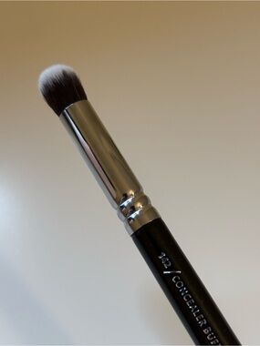 Zoeva 142 Concealer Makeup Brush